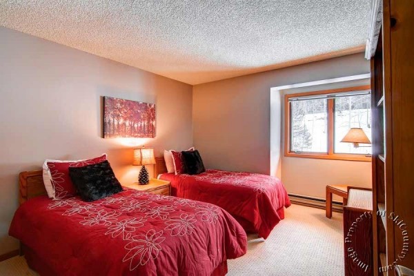 [Image: Comfortable 2 Bedroom, Bright Living Area with Forest Views. Onsite Hot Tub]