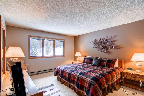 [Image: Comfortable 2 Bedroom, Bright Living Area with Forest Views. Onsite Hot Tub]