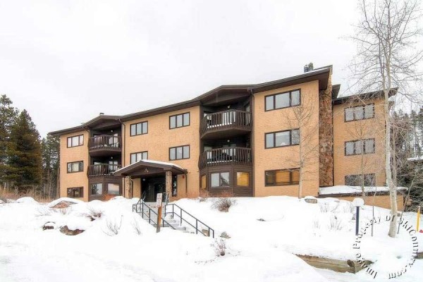 [Image: Comfortable 2 Bedroom, Bright Living Area with Forest Views. Onsite Hot Tub]