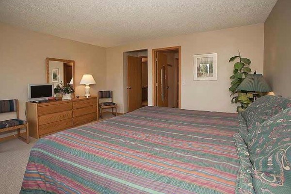 [Image: Breckenridge Vacation Rental: Huge One Bedroom with Two Full Baths, in Town]