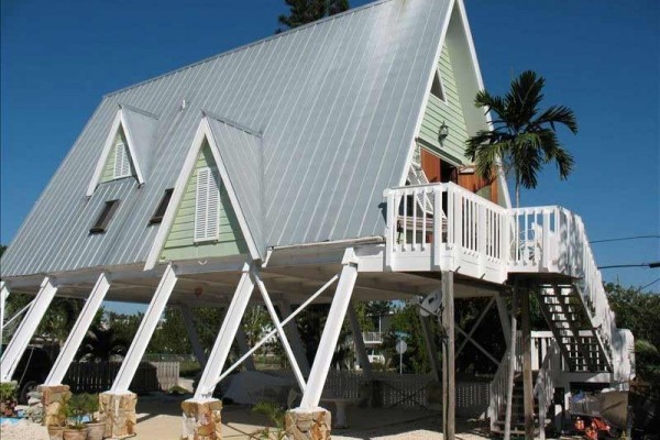[Image: Rent This Romantic Paradise! Cozy One-of-a-Kind Keys Waterfront Home with Wifi]