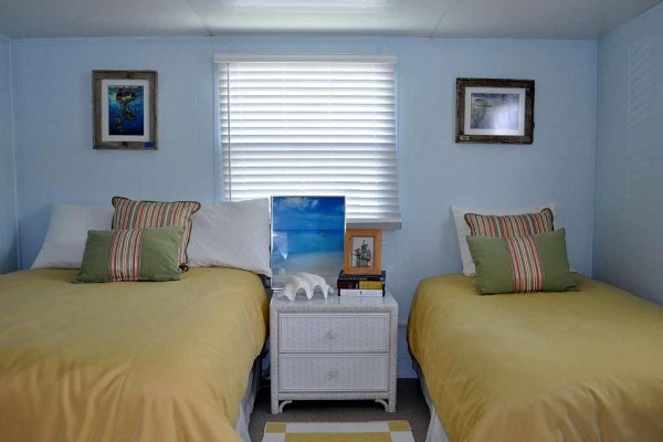 [Image: New Listing-Cute Key Largo Cottage, Perfect for Snowbirds, Direct Ocean Access!]