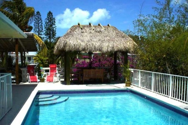 [Image: Islamorada Pool Home Tropical Paradise]