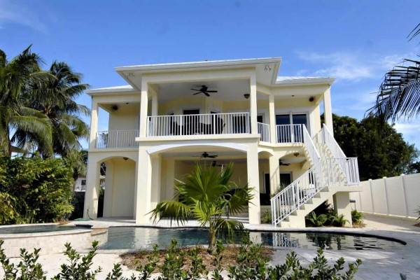 [Image: Beautiful New Home in Island Paradise - Ideal for 2 Small Families]