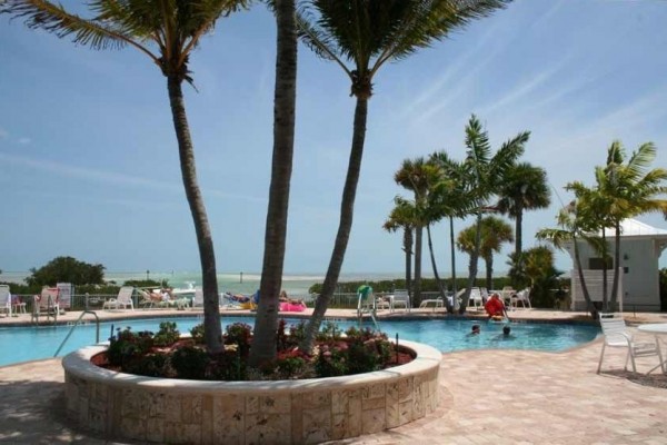 [Image: Retreat in Florida Keys Oceanfront Paradise]