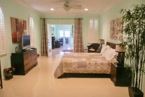 [Image: Spacious Stylish Family Friendly/2 Homes from Beach/Heated Pool/2 Master Suites]