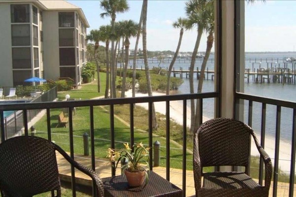 [Image: Spectacular Views from Your Balcony on the Intercoastal.]