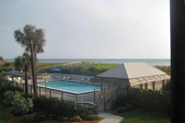 [Image: Beachfront Spacious 2 Bedroom Condo]