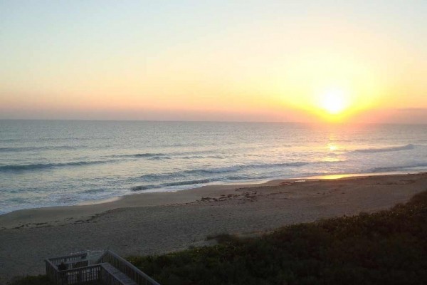 [Image: Oceanfront Penthouse Condo Next to Marriott S. Hutchinson,Special Sept $85/Night]