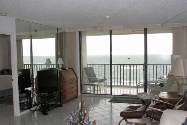 [Image: Beautiful 11th-Floor Oceanfront Condominium]