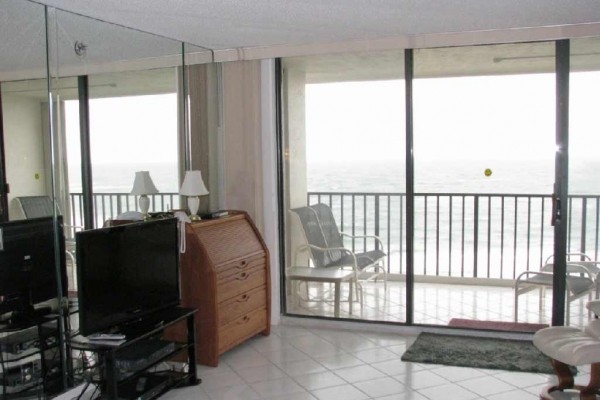 [Image: Beautiful 11th-Floor Oceanfront Condominium]