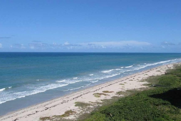 [Image: Beachfront Spacious 3 Bedroom Condo, North Hutchinson Island.]