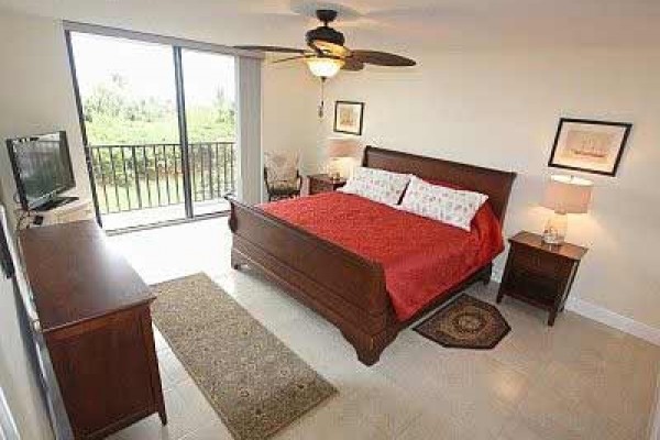 [Image: Beachfront Spacious 3 Bedroom Condo, North Hutchinson Island.]