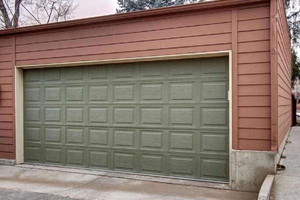 [Image: Stunning 1914 Cheesman Park/Capitol Hill Home|Courtyard|Sleeps 1-4|2-Car Garage]