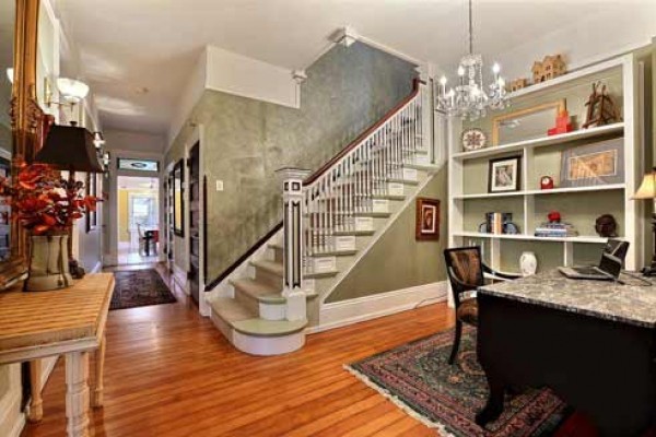 [Image: 1890 Chessman Park Victorian..3 Beds/2.5 Baths, Sleeps 2 to 6. Across from Park]