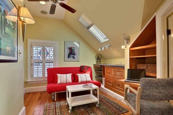 [Image: 1890 Chessman Park Victorian..3 Beds/2.5 Baths, Sleeps 2 to 6. Across from Park]