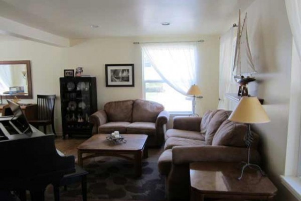 [Image: Beautifully Remodeled South Denver Executive Home, 250+ Channel Cable TV, Wi-Fi]