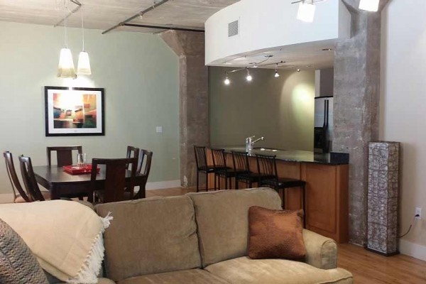 [Image: Amazing 2BR/2BA Loft in the Heart of it All! Lodo/Riverfront/Downtown]