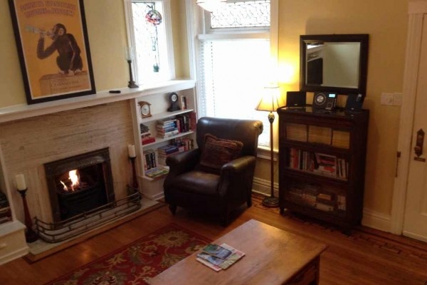 [Image: Beautiful Victorian Row House 1-4 Bedroom No Car Needed Downtown/Capital Hill]