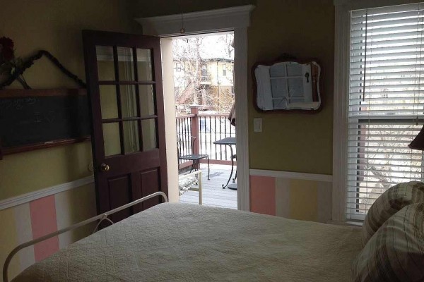 [Image: Beautiful Victorian Row House 1-4 Bedroom No Car Needed Downtown/Capital Hill]