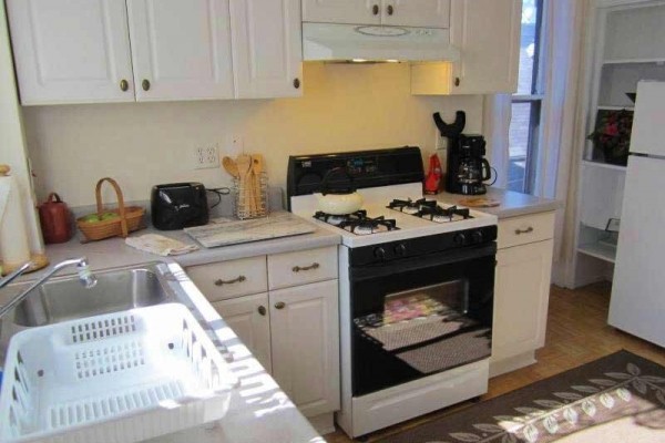 [Image: New Listing! Bright &amp; Sunny 1BR Apartment - Great Location Near Cheesman Park]