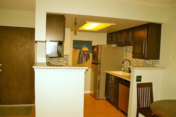 [Image: Cozy Condo, 700 Sq Ft, 1 Bdr, 1 Mile from Lowry Town Center]