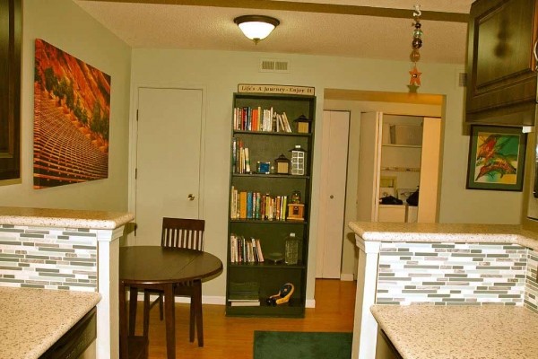 [Image: Cozy Condo, 700 Sq Ft, 1 Bdr, 1 Mile from Lowry Town Center]