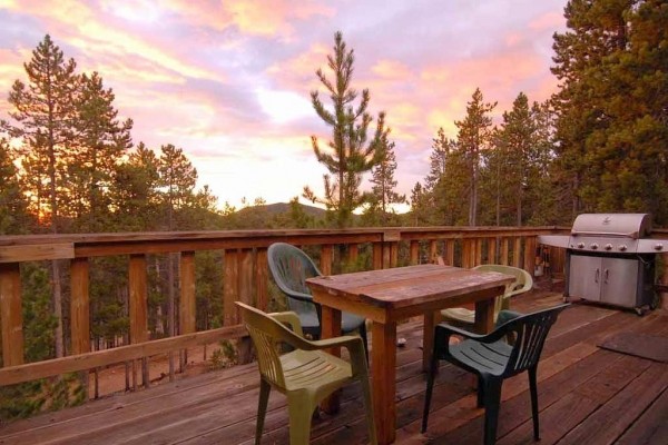 [Image: The Wilderness Cottage - Cool Summer Nights - Best Summmer Sleeping in USA]