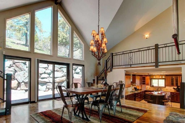 [Image: Large Luxury Mountain Home Less Than 30 Mins to Denver]