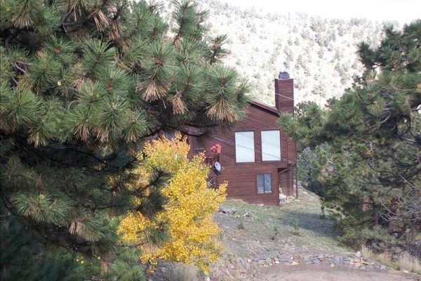 [Image: Lovely Home, Private Location on 2 Acres. 5 Minutes from I-70.]