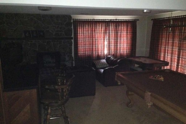 [Image: Spacious 4 Bedroom Family Mountain Home.]