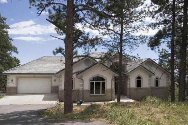 [Image: Gorgeous Contemporary Custom Home with Views of the City]