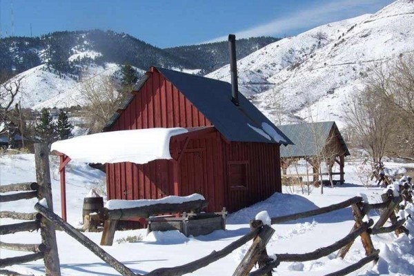 [Image: Comfy Cottage Townhome in Dtn Golden]