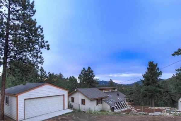 [Image: 5 Star Gem!, Private, Western Lodge in Coal Creek Canyon,Boulder,Golden,Skiing]