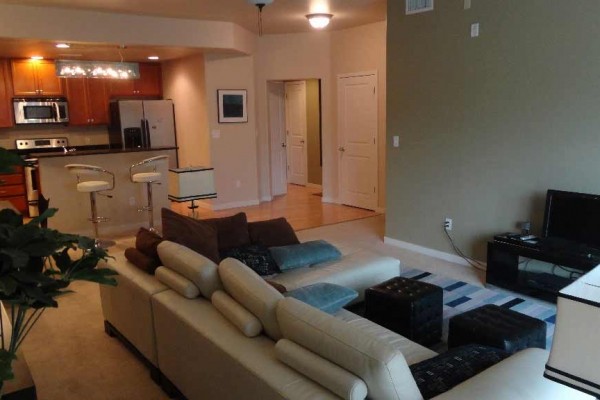 [Image: Upscale, Contemporary, in-Town 2 Bedroom Condo/Loft]