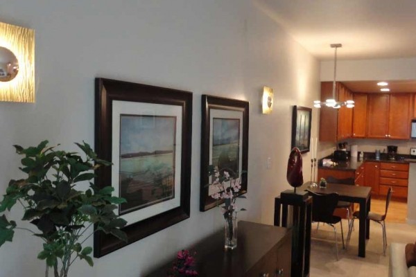 [Image: Upscale, Contemporary, in-Town 2 Bedroom Condo/Loft]