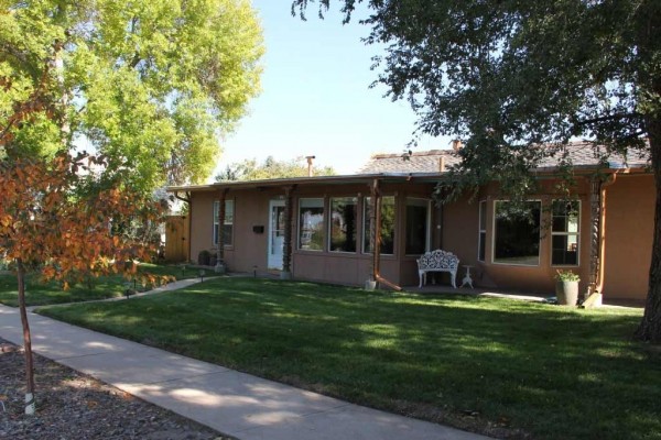 [Image: Charming Southwestern Style Ranch Home, Walking Distance to Light Rail]