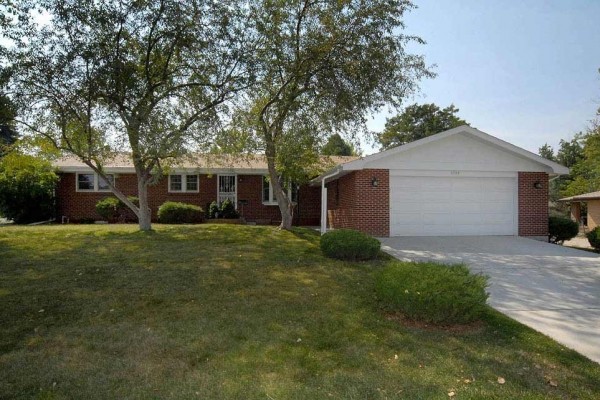 [Image: Amazing Brick Ranch Near Nature Trails/Wedding Venues]