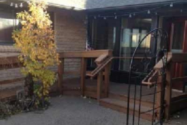 [Image: 5 Acres/Hot Tub/Wheelchair Access/Close Amenities]