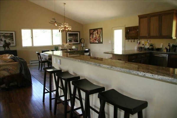 [Image: Spectacular Newly Renovated Mountain Home! Close to Denver!]