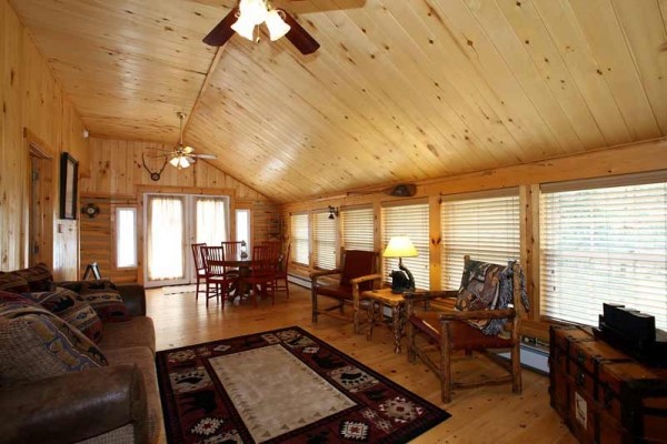 [Image: Rustic Cabin with 5 Star Amenities on Elk Creek]