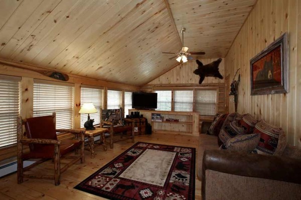 [Image: Rustic Cabin with 5 Star Amenities on Elk Creek]