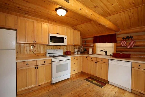 [Image: Rustic Cabin with 5 Star Amenities on Elk Creek]