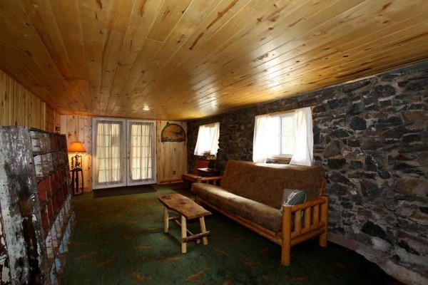 [Image: Rustic Cabin with 5 Star Amenities on Elk Creek]