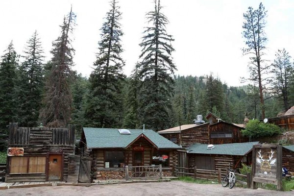 [Image: Rustic Cabin with 5 Star Amenities on Elk Creek]