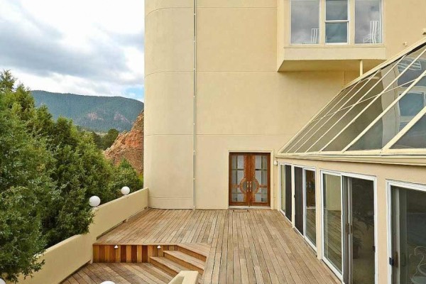 [Image: Contemporary Colorado Mountain Home with the Best View]