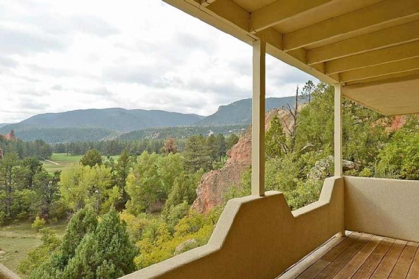 [Image: Contemporary Colorado Mountain Home with the Best View]
