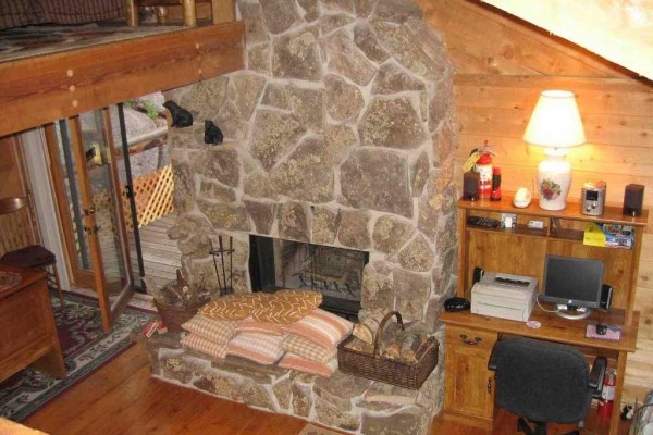 [Image: Cabin in the Pike - Your Mountain Vacation Retreat]