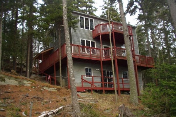 [Image: Beautiful and Quiet Cottage with 230' Frontage on Gun Point Cove]