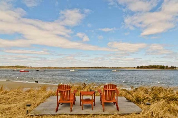 [Image: Waterfront Home - Everyday is a Vacation in Pine Point!]